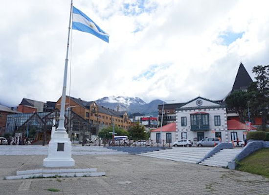 argentina/ushuaia/landmark/civic-plaza-ushuaia