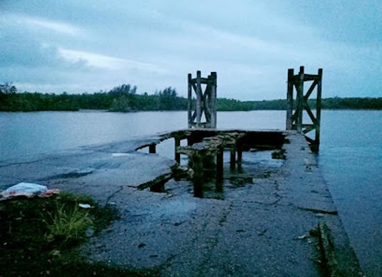 brunei/tutong/landmark/old-ferry-jetty