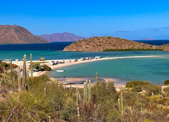 mexico/baja-california-peninsula/landmark/playa-el-requeson