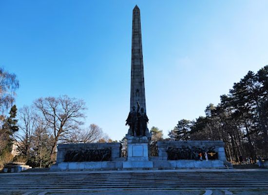 bulgaria/sofia-region/landmark/brotherly-mound-monument