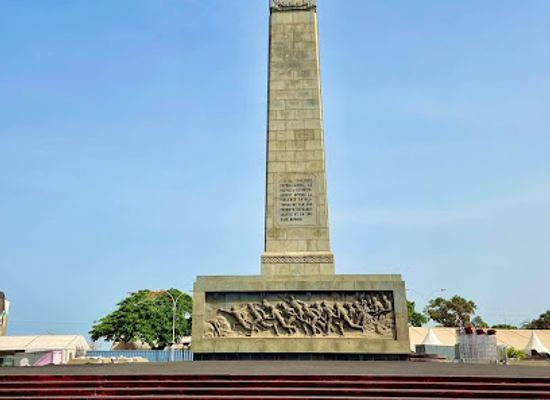 guinea/middle-guinea/landmark/monument-du-22-novembre