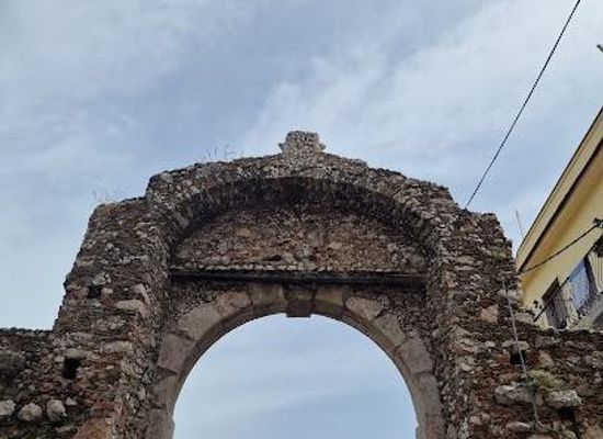 italy/sicily/landmark/porta-messina