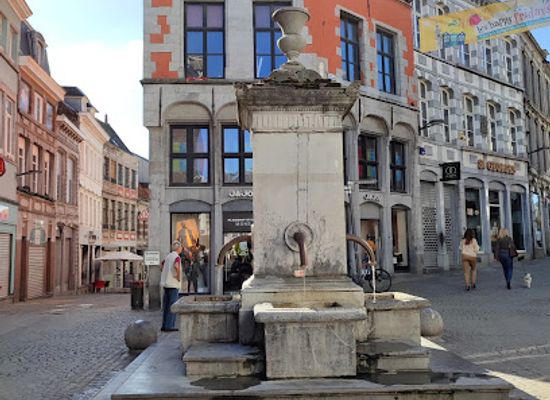 belgium/mons/landmark/rouge-puits-brunnen