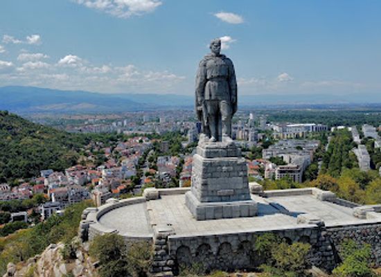 bulgaria/sredna-gora/landmark/monument-of-the-red-army-alyosha