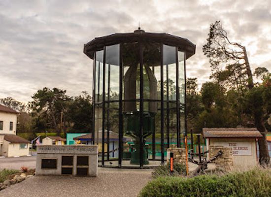 california/north-bay/landmark/piedras-blancas-light-house-lens