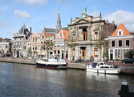 netherlands/haarlem/landmark/haarlem-s-highlights-heroes-hidden-gems-tour