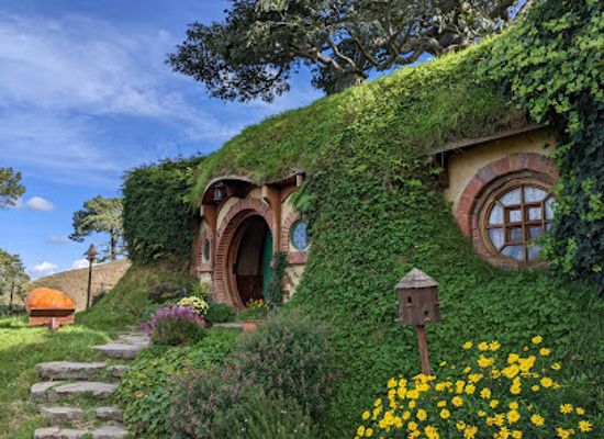 new-zealand/west-coast/landmark/hobbiton-movie-set-tours
