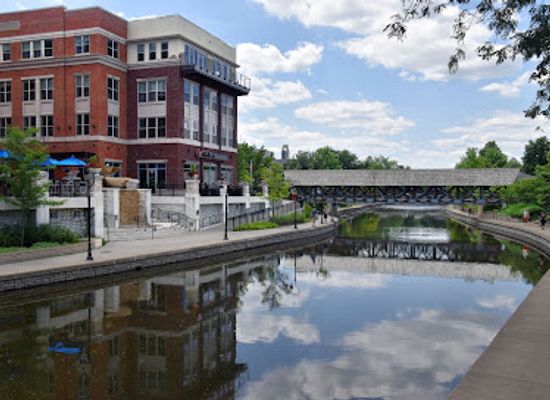 illinois/naperville/landmark/the-naperville-riverwalk