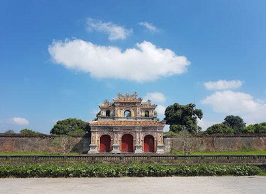 vietnam/hue/phu-huong/landmark/phu-van-lau