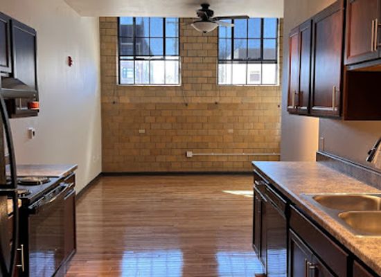 indiana/wabash-valley/landmark/historic-walnut-square-apartments