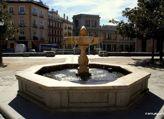 spain/madrid/la-latina/landmark/fuente-de-la-plaza-de-los-carros