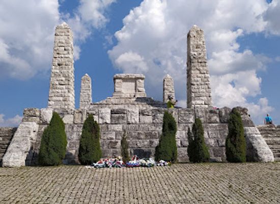 slovakia/dolina/landmark/cairn-of-milan-rastislav-stefanik