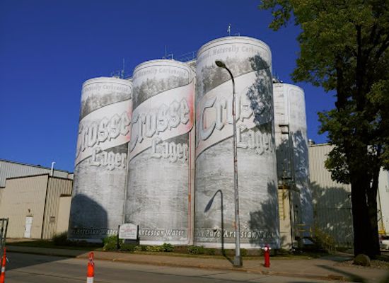 wisconsin/great-river-road/landmark/world-s-largest-six-pack