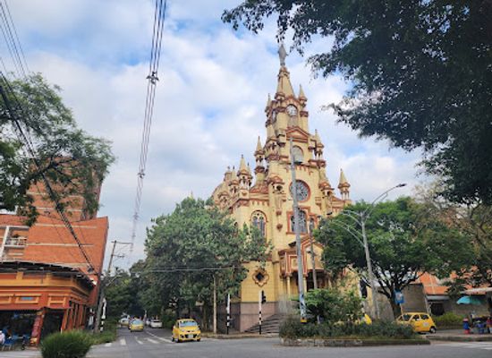 colombia/medellin/landmark/parroquia-de-jesus-nazareno-misioneros-claretianos