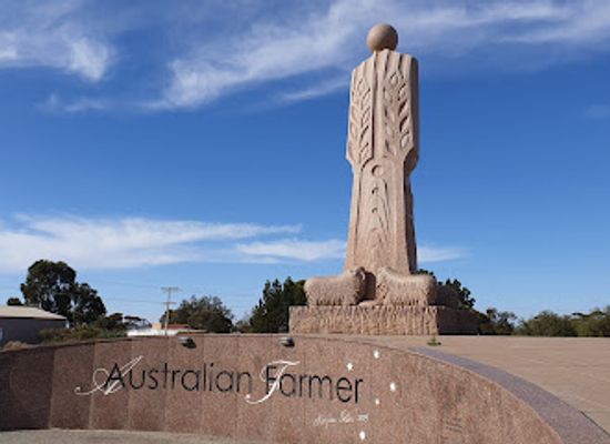 australia/south-australia/landmark/australian-farmer-granite-sculpture