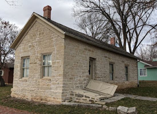 kansas/glaciated-region/landmark/last-chance-store
