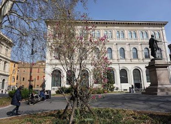 italy/bologna/landmark/piazza-minghetti