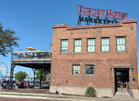 illinois/quad-cities/landmark/freight-house-farmers-market