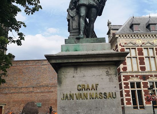 netherlands/betuwe/landmark/standbeeld-jan-van-nassau