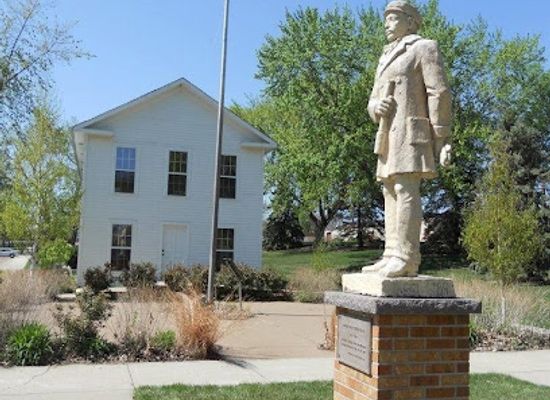 south-dakota/yankton-area/landmark/dakota-territorial-capitol-replica-building