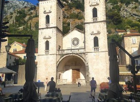 bosnia-and-herzegovina/bosnia/landmark/square-of-the-arms