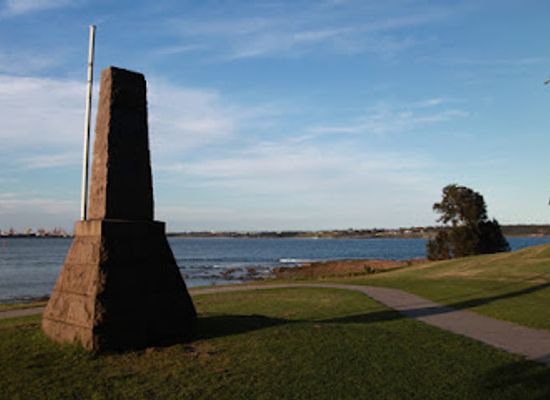 australia/western-new-south-wales/landmark/captain-cooks-landing-place