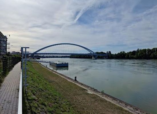slovakia/bratislava/landmark/most-apollo