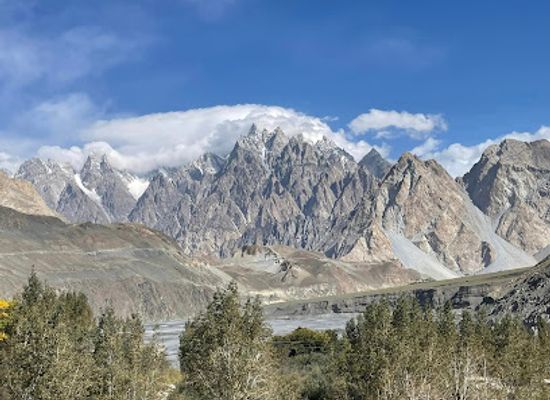 pakistan/karimabad/landmark/hunza-trek-tours