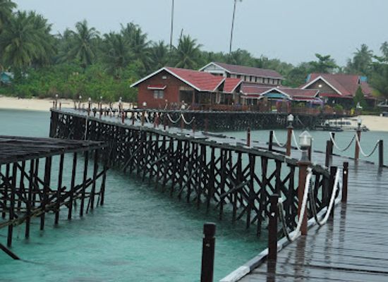 indonesia/pulau-derawan/landmark/derawan-beach-cafe-cottage