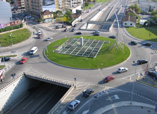 portugal/aveiro/landmark/rotunda-do-eucalipto-monumento-as-telecomunicacoes-e-humanidade