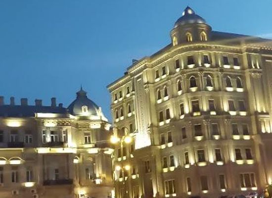 azerbaijan/absheron-peninsula/landmark/azneft-square