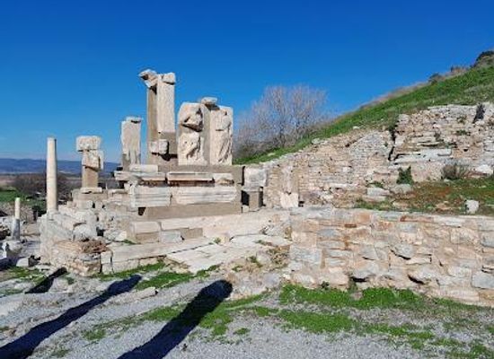 greece/samos/landmark/memmius-monument