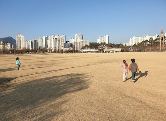 south-korea/busan-beaches/landmark/busan-citizens-park