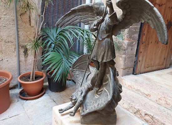 spain/palma-de-mallorca/landmark/statue-of-archangel-sant-miquel