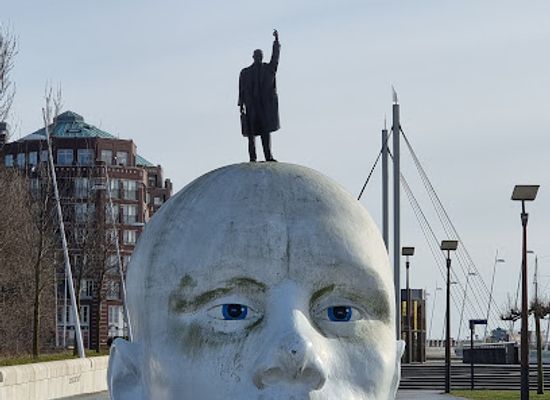 netherlands/flevoland/landmark/beeldhouwwerk