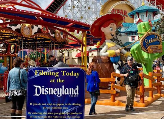 california/anaheim/landmark/jessie-s-critter-carousel