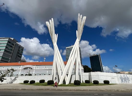 angola/moxico-plains/landmark/monumento-o-soldado-desconhecido