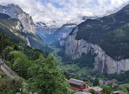 switzerland/lauterbrunnen-valley/landmark/wengen-viewpoint