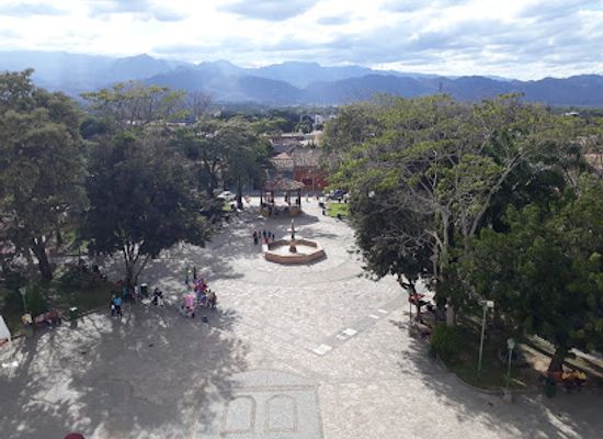honduras/comayagua-valley/landmark/central-plaza-leon-alvarado