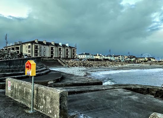 ireland/salthill/landmark/blackrock-beach