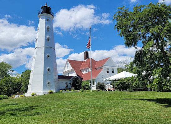wisconsin/milwaukee/downtown/landmark/north-point-lighthouse