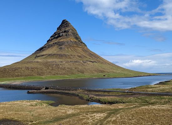 iceland/grundarfjorour-area/landmark/grundarfjorour-harbour-view-and-kirkufjell