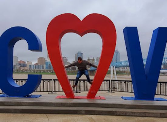 kentucky/covington/landmark/love-the-cov-sculpture