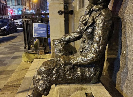 united-kingdom/liverpool/attraction/eleanor-rigby-statue