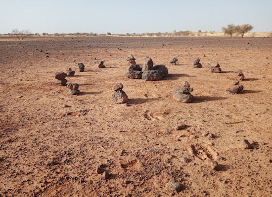 mali/gao-region/landmark/stonehenge-mali-gao