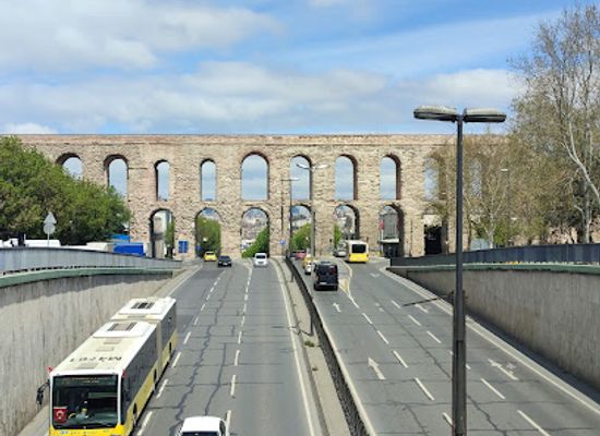 turkiye/marmara-region/landmark/aqueduct-of-valens
