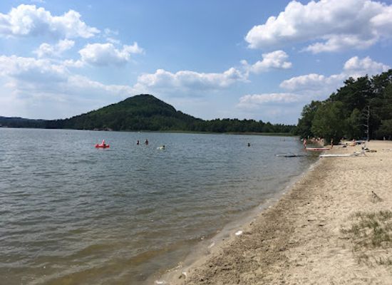 czechia/machovo-jezero/landmark/parkoviste-kemp-borny