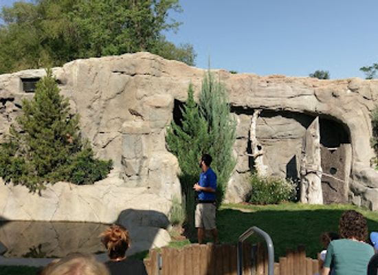 utah/cedar-valley/landmark/tracy-aviary-at-liberty-park