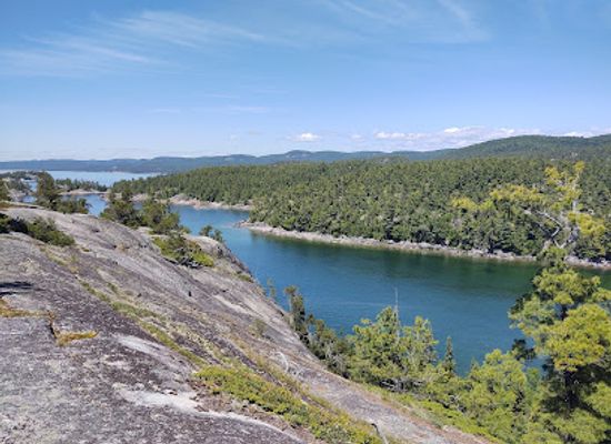 canada/northern-ontario/landmark/agawa-rock-pictographs