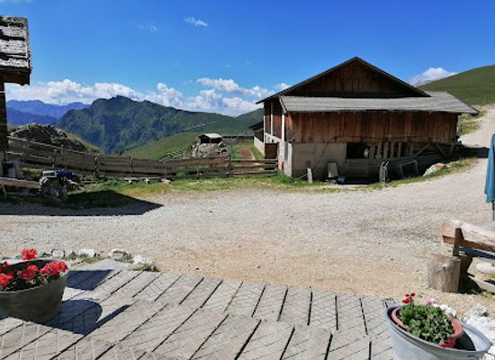 italy/val-di-fassa/landmark/plattkofelalm-malga-sasso-piatto